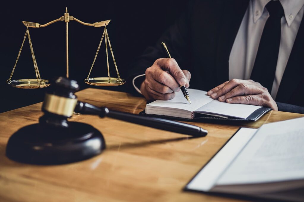 expungement lawyer Minneapolis MN helping with court filing