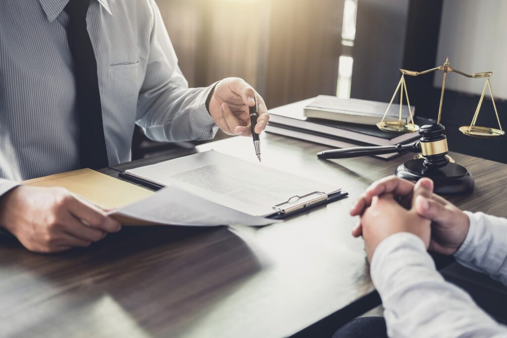 misdemeanor lawyer Minneapolis MN speaking with client